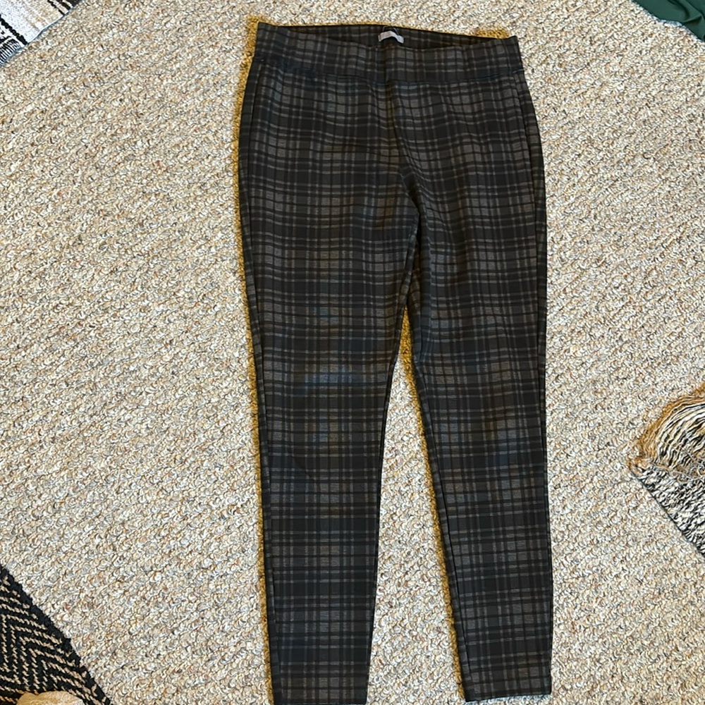 black and grey plaid leggings